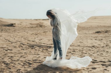 Kadın kederi dağılmış siluet umutsuz kadın