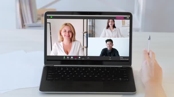 Online chat internet setkání kolegové notebook — Stock video