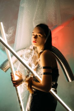 Çevre kirliliği doğadan gelen yorgun bir kadını kurtardı