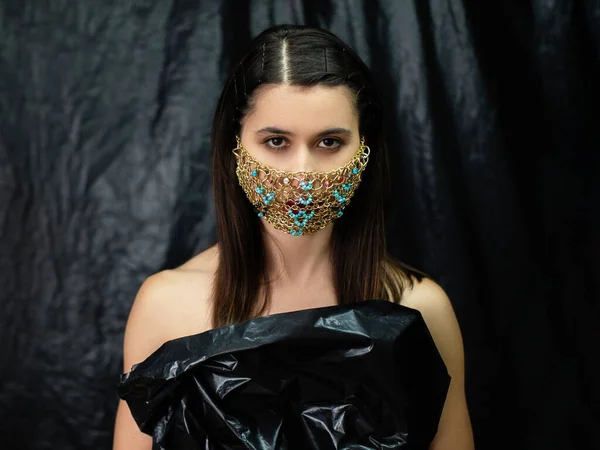 Costume pandemico moda arte partito donna maschera viso — Foto Stock