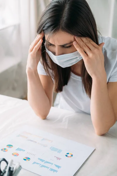 Pandemia de licença escritório quarentena cansado mulher — Fotografia de Stock