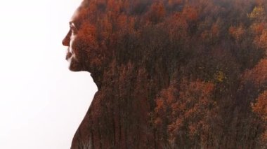 Çifte pozlama. Siluet doğalı güzel kadın.