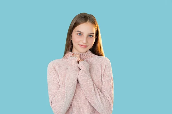 Bonita chica retrato femenino ternura sonriente — Foto de Stock