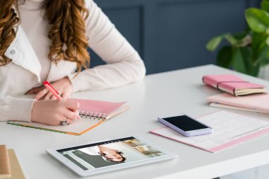 online eğitim videosu öğrenci öğretmen tableti