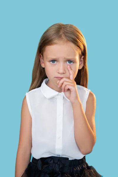 Criança ofendida punição injusta chorando menina — Fotografia de Stock