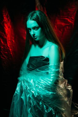 Kadın tacizi kadın hakları güvensiz neon ışığı