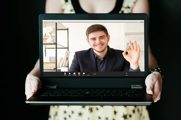 Video samtal online konferens affärsman laptop — Stockfoto