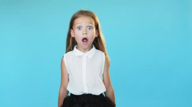 Şok kız inançsızlık sevinç kazanan başarı