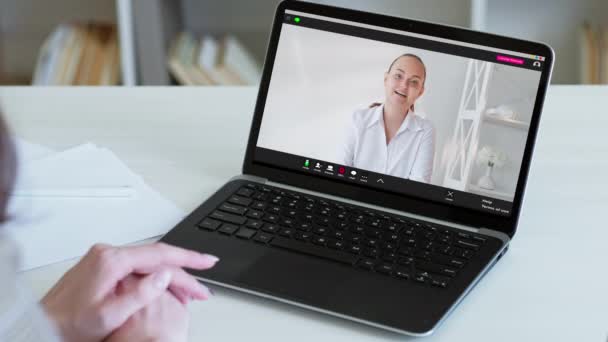 Video chat internet spotkanie biznes kobieta laptop — Wideo stockowe