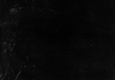 Toz çizikleri tahıl sesi dokusunu siyaha boyuyor