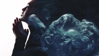 Çifte pozlama siluet inanç dua eden kadın mürekkebi