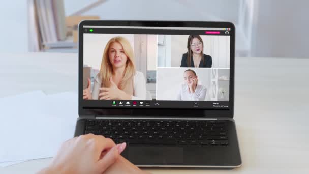 Videogesprek webconferentie wfh vrouwelijk team laptop — Stockvideo