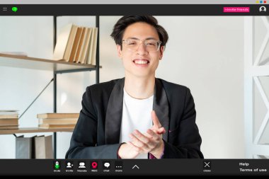 Video görüşmesi Asyalı erkek CEO memnun