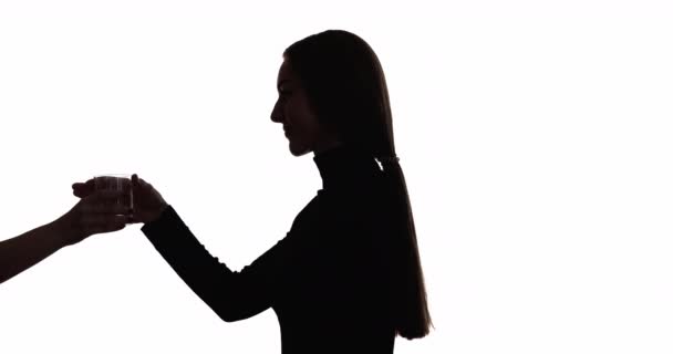 Mince femme silhouette hydratation alimentation verre eau — Video