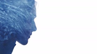 Çifte pozlama. İç huzur. Sakin kadın.