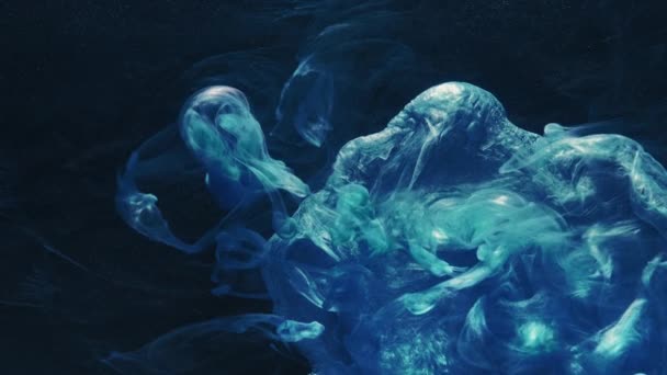 Explosion de fumée encre sous-marine éclaboussure bleu paillettes — Video