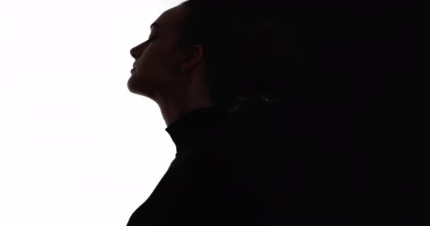 Weibliche Silhouette psychisches Wohlbefinden inspirierte Frau — Stockvideo
