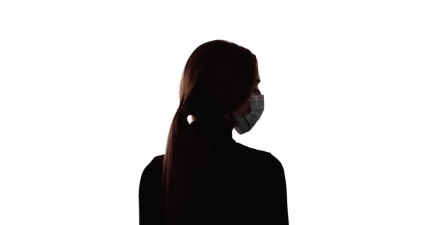 Női sziluett légszennyezés nő arc maszk — Stock videók