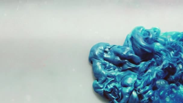 Tinta salpicadura color explosión humo nube flujo azul — Vídeos de Stock