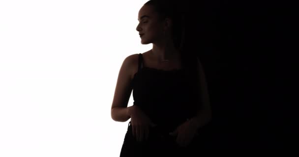 Silhueta feminina estilo de vida positivo mulher dançando — Vídeo de Stock