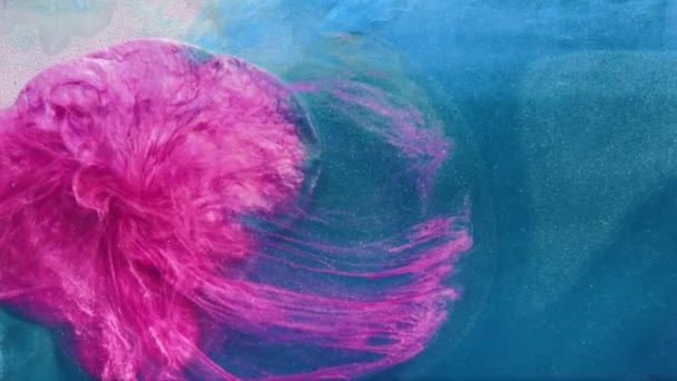 Farba mieszanka kolor strumień woda różowy kropla niebieski tusz — Wideo stockowe