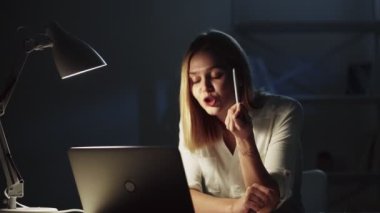 Video toplantısı iş anlaşmazlığı çılgın yönetici gecesi