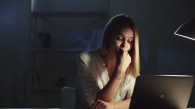 Video araması çalışanı işten çıkarma kovma gecesi