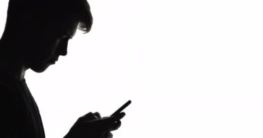 mobil çatışma silueti sinir bozucu adam telefonu