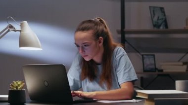 gece işi uzak iş çalışanı projesi ev ofisi