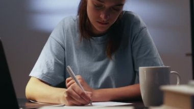 gece çalışması yaratıcı blok rahatsız öğrenci yazma