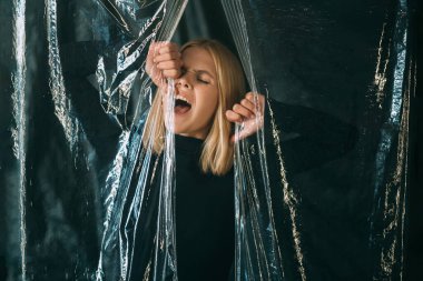 Kadın anksiyete zihinsel bozukluğu.