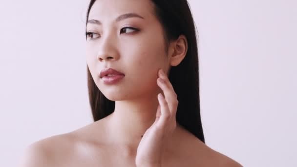 Koreansk skönhetsbehandling i ansiktet, asiatisk kvinna — Stockvideo