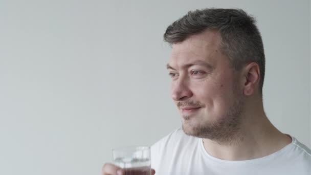Víz egyensúly hidrát test boldog ember ivás — Stock videók