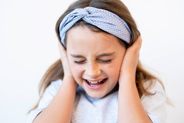 непослушный ребенок ребенок дисциплина непослушная девочка