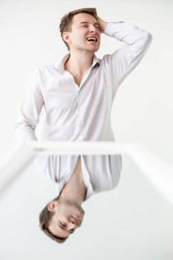 Bitkin adam zehirli kişi zihinsel stres