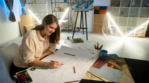 Female artist professional art studio painting — Stock Photo, Image