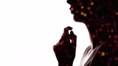 Güzellik derisi, çift pozlu kadın silueti.