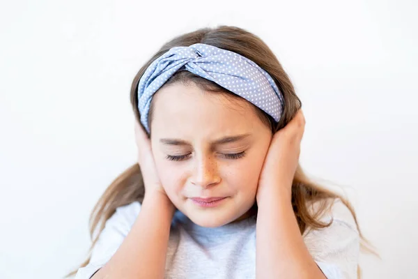 Dítě bolest hlavy stres úzkost dívka svírající hlavu — Stock fotografie