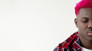 siyah hayatlar önemlidir üzgün adam renk ırk