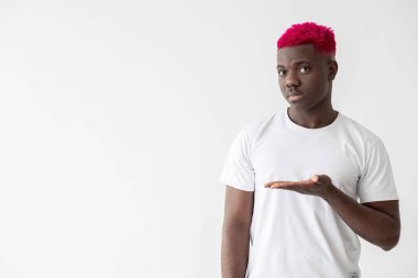 Siyah adamın tanıtımı iyi bir satış tanıtımı.