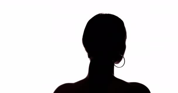 Kvinnlig siluett jämställdhet mellan könen förvirrad kvinna — Stockvideo