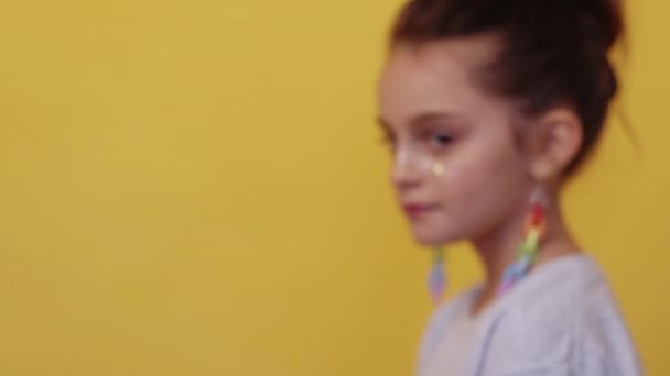 子供の美少女顔で光沢のあるそばかすセット2 — ストック動画