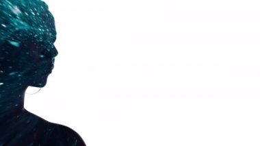 Çift pozlu siluet parıltılı yıldız tozu kadın