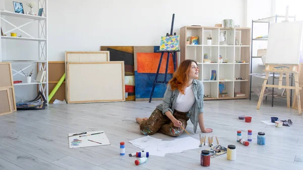 Pintura hobby dibujo arte artista taller femenino — Foto de Stock