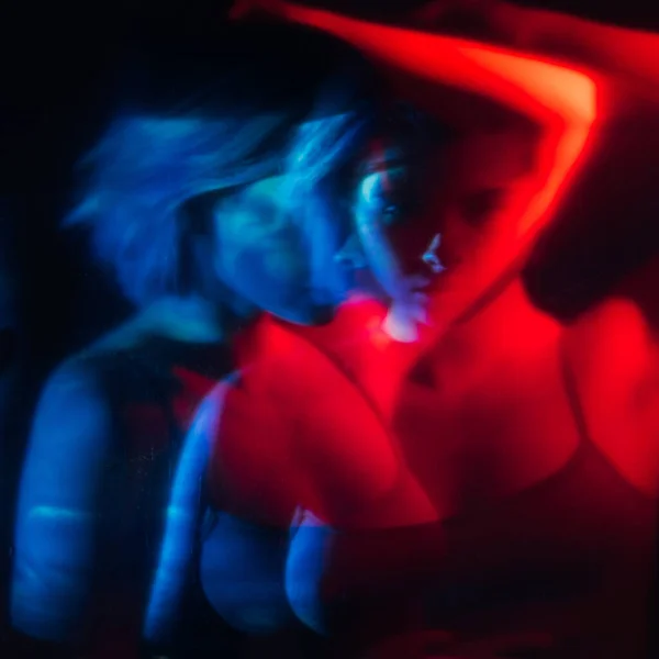 Mental disorder defocused woman in red blue light — Stock Photo, Image