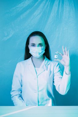 covid-19 aşı tedavisi bilim adamı şişesi dozu