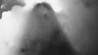 Bozuk analog video sihirbazı kadın buhar içinde