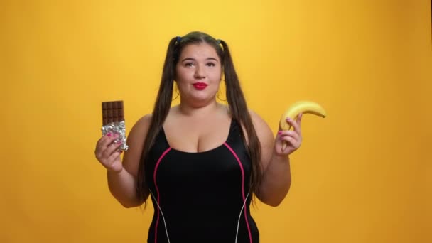 Elección escuchada alimentos no saludables problemas de dieta dulces — Vídeo de stock