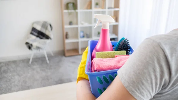 Limpeza empresa casa tarefas detergente suprimentos — Fotografia de Stock