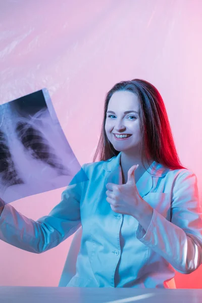 Normal x-ray chest radiograph lung doctor thumb up — Stock Photo, Image